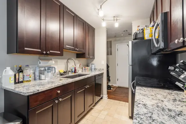 5800 Oakwood DR #1B, Lisle, IL 60532