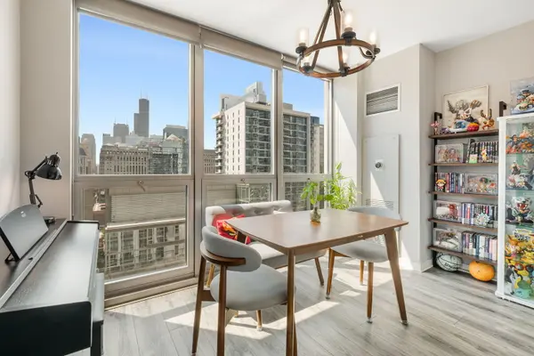 200 W Grand AVE #1801, Chicago, IL 60654