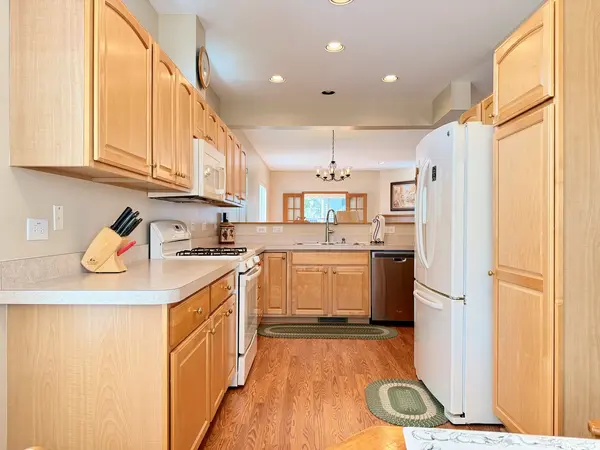 2 Suffolk WAY, Grayslake, IL 60030