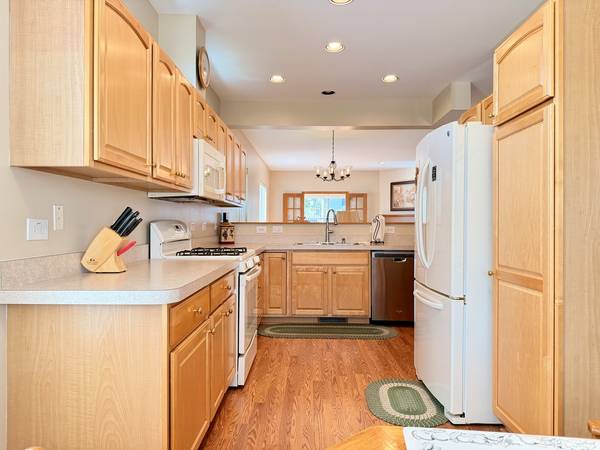 2 Suffolk WAY, Grayslake, IL 60030