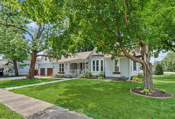 718 N Charter ST, Monticello, IL 61856