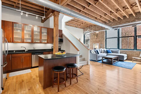 3201 N SEMINARY AVE #207, Chicago, IL 60657
