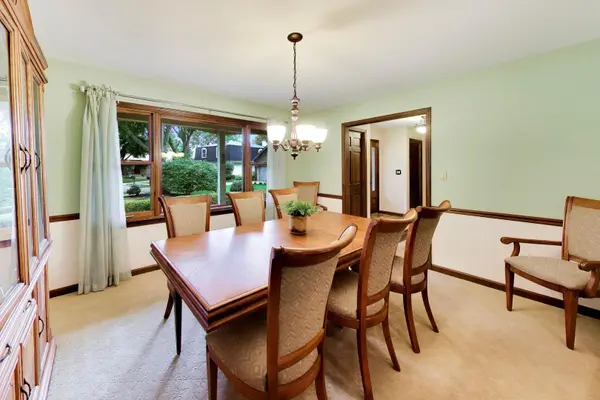 2302 Lisa CT, Palatine, IL 60067