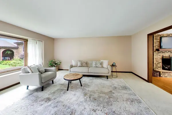 2302 Lisa CT, Palatine, IL 60067