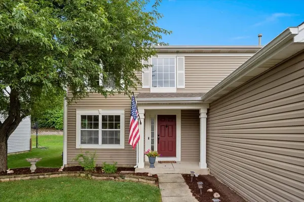 542 Waterford LN, South Elgin, IL 60177