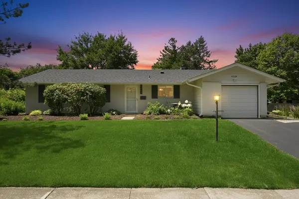 6320 Clark DR, Woodridge, IL 60517
