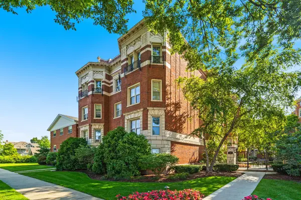 426 S Euclid AVE #1N, Oak Park, IL 60302