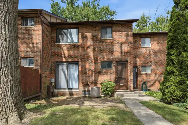1S215 Holyoke LN, Villa Park, IL 60181