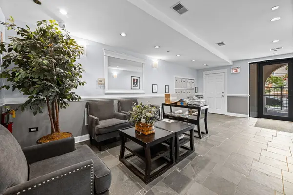 3823 N Ashland AVE #201, Chicago, IL 60613