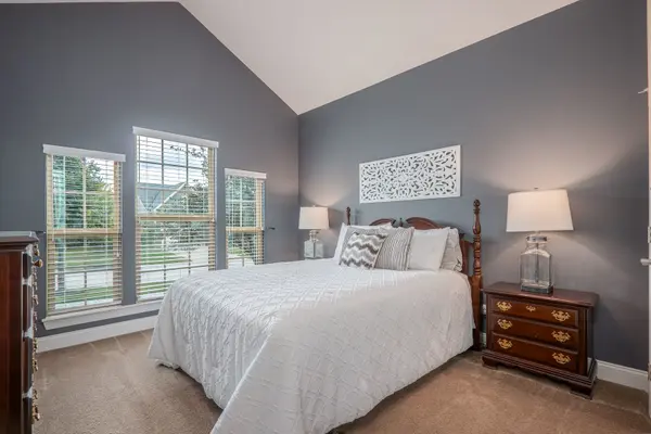 3812 Ridge Pointe DR, Geneva, IL 60134