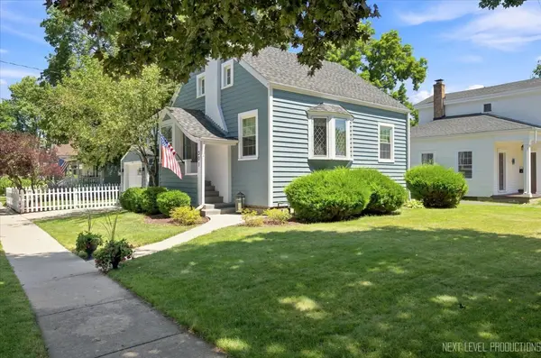 301 N 4th ST, Geneva, IL 60134