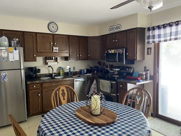 2352-54 Hillandale RD, Davenport, IA 52804