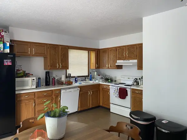 2352-54 Hillandale RD, Davenport, IA 52804