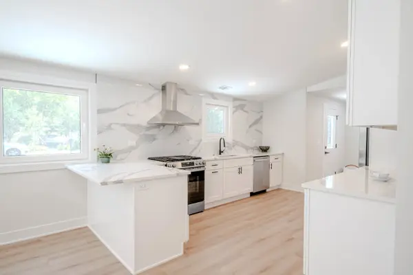 1823 E Park PL, Arlington Heights, IL 60004