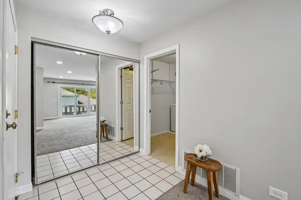 97 BURR OAK LN #A-2, Schaumburg, IL 60193