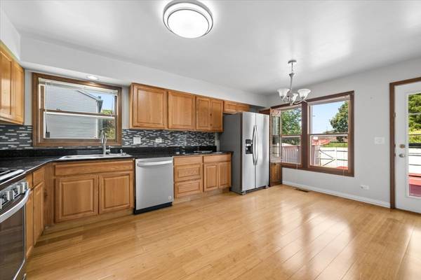 140 N Fiore Pkwy, Vernon Hills, IL 60061