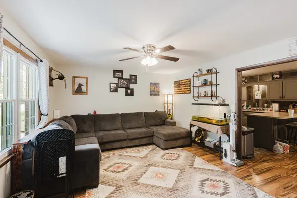 1302 Susan LN, Carterville, IL 62918