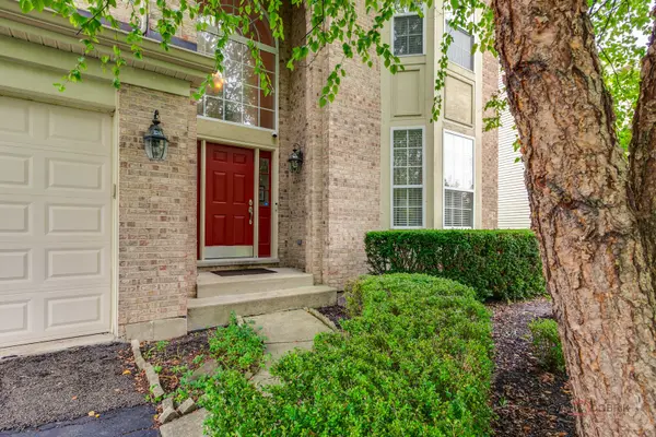 39 Amber CT, Lindenhurst, IL 60046