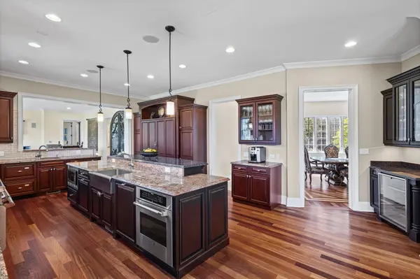 594 N Plum Tree RD, Barrington, IL 60010