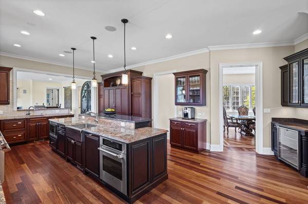 594 N Plum Tree RD, Barrington, IL 60010