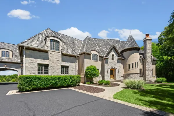 594 N Plum Tree RD, Barrington, IL 60010