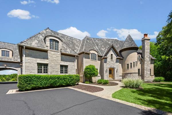 594 N Plum Tree RD, Barrington, IL 60010