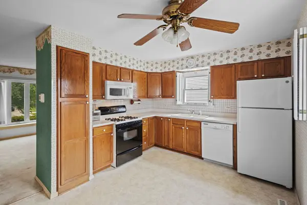 5842 Stuart LN, Oak Forest, IL 60452