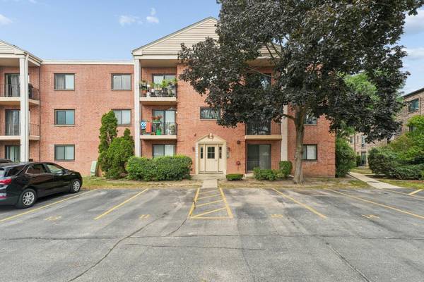 5401 Chateau DR #4, Rolling Meadows, IL 60008