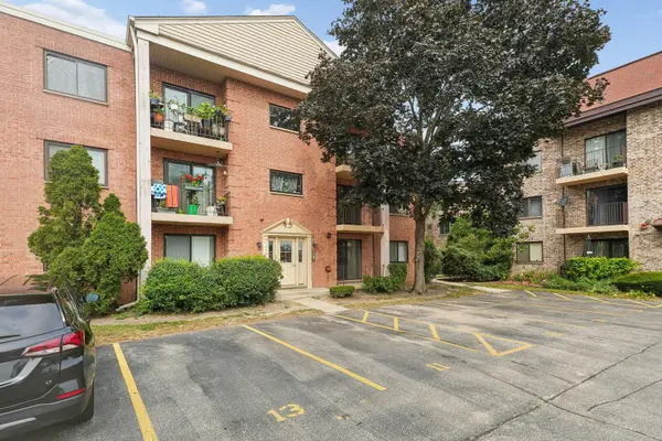 5401 Chateau DR #4, Rolling Meadows, IL 60008