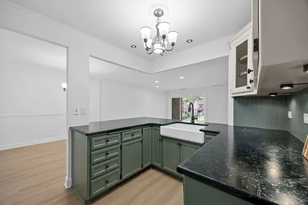 6585 Main ST #201, Downers Grove, IL 60516