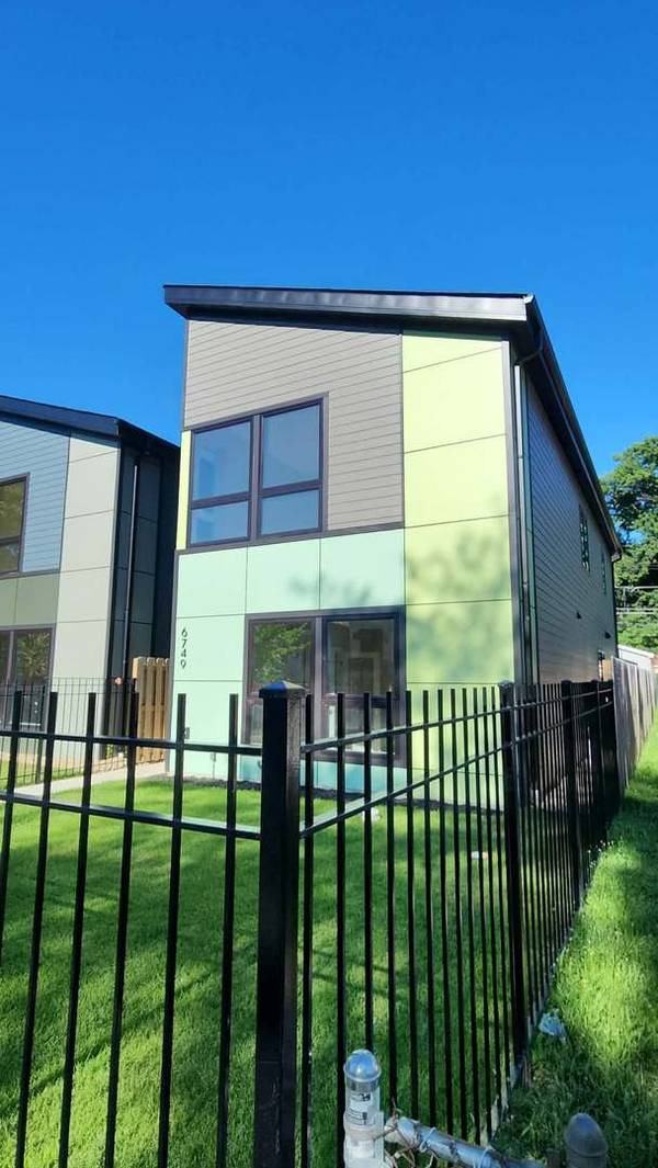 6749 S Langley AVE #A, Chicago, IL 60637
