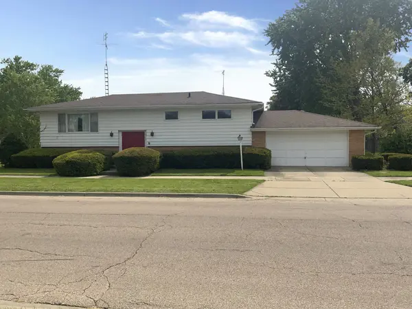 747 Palace ST, Aurora, IL 60506