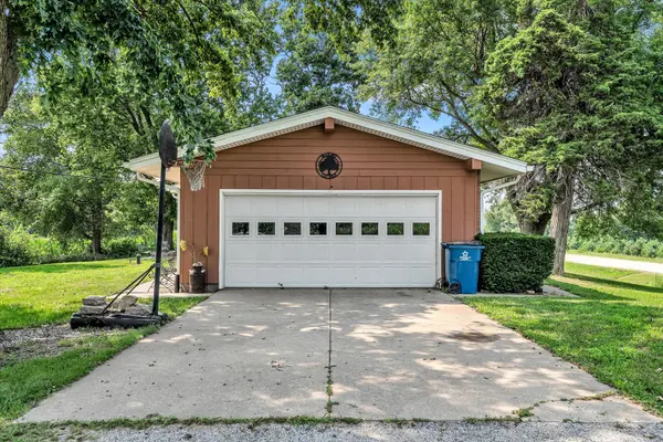 7627 New Liberty RD, Walcott, IA 52773