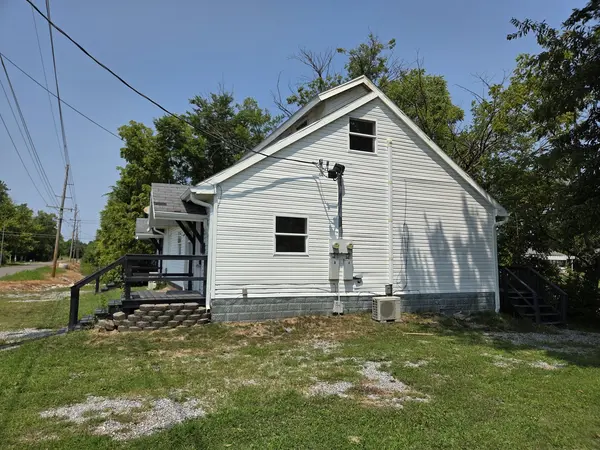 1207 N Market ST, Marion, IL 62959