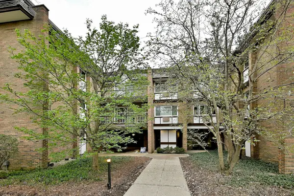 360 Claymoor AVE #2E, Hinsdale, IL 60521