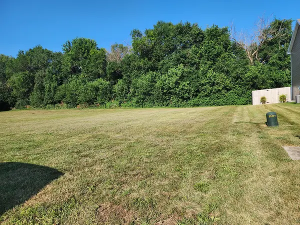 10 Lone Oak CT, Bloomington, IL 61705
