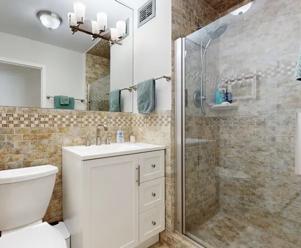 6301 N Sheridan RD #18E, Chicago, IL 60660