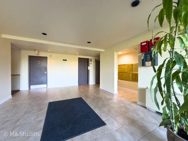 6 Villa Verde DR #201, Buffalo Grove, IL 60089