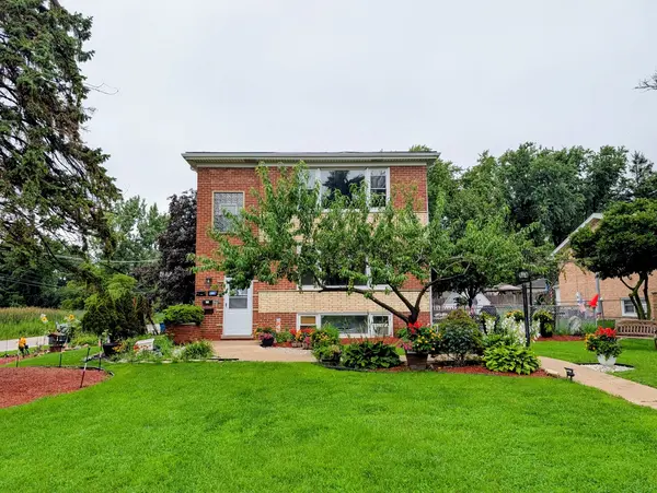 16w780 57th ST #1, Clarendon Hills, IL 60514