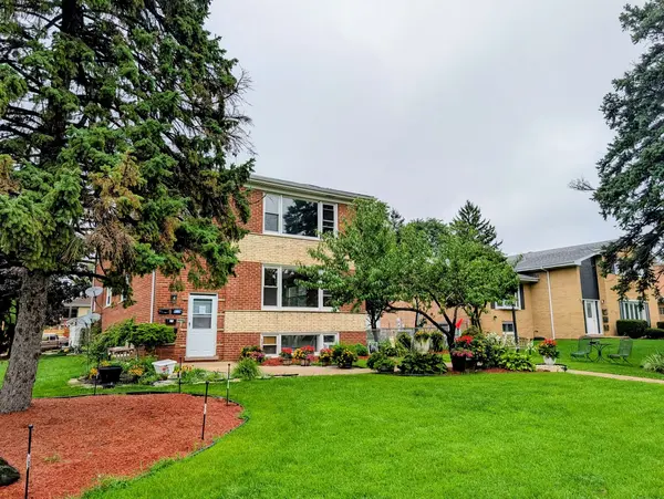 16w780 57th ST #1, Clarendon Hills, IL 60514