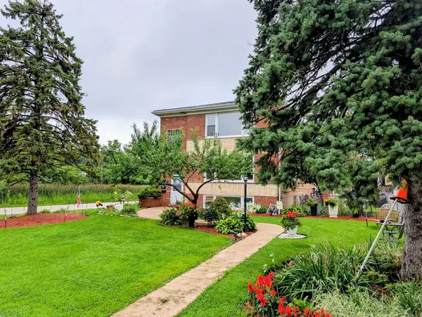 16w780 57th ST #1, Clarendon Hills, IL 60514