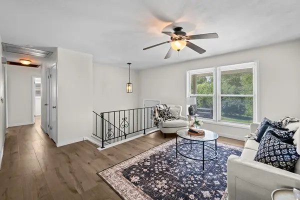 1272 Golden Valley DR, Bettendorf, IA 52722