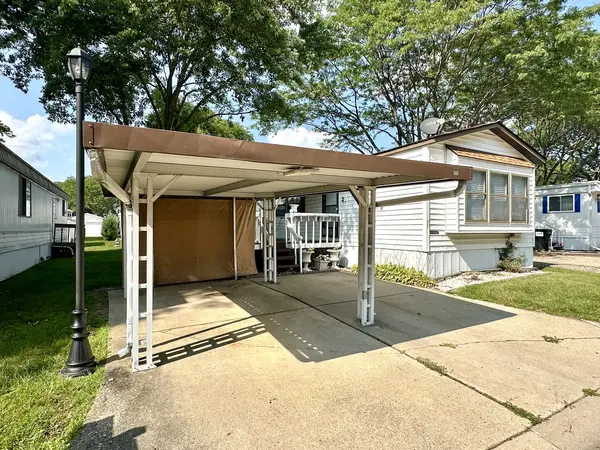 3268 Meadow DR, Park City, IL 60085