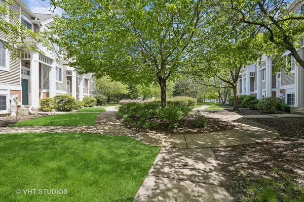 2222 Daybreak DR, Aurora, IL 60503
