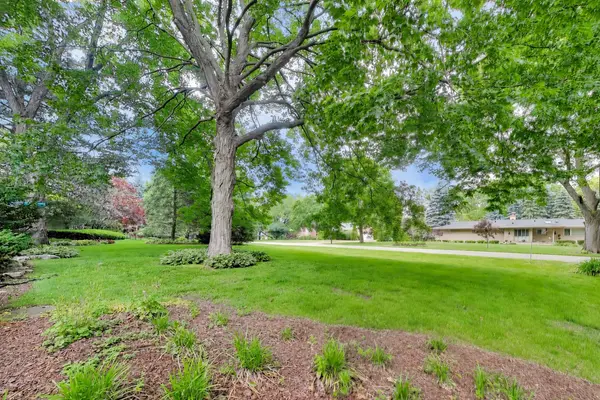 2288 S Westwood LN, Palatine, IL 60067