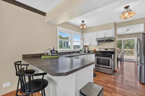 1334 Allison LN, Schaumburg, IL 60194