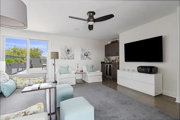 1350 W Diversey Pkwy #3, Chicago, IL 60614