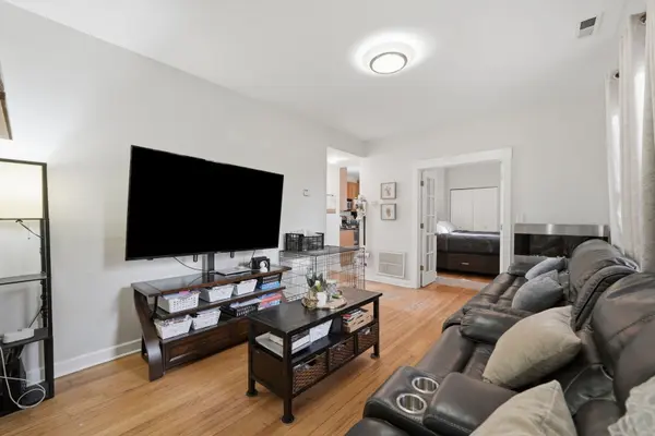 4343 N Sacramento AVE #2A, Chicago, IL 60618