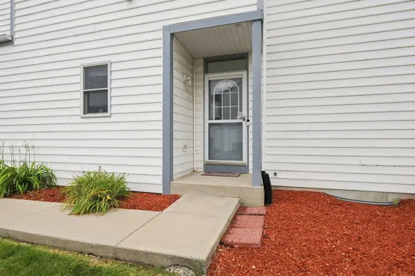 1800 Waters Edge DR, Minooka, IL 60447
