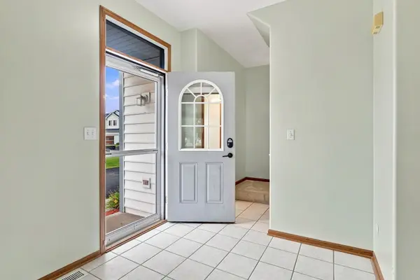1800 Waters Edge DR, Minooka, IL 60447